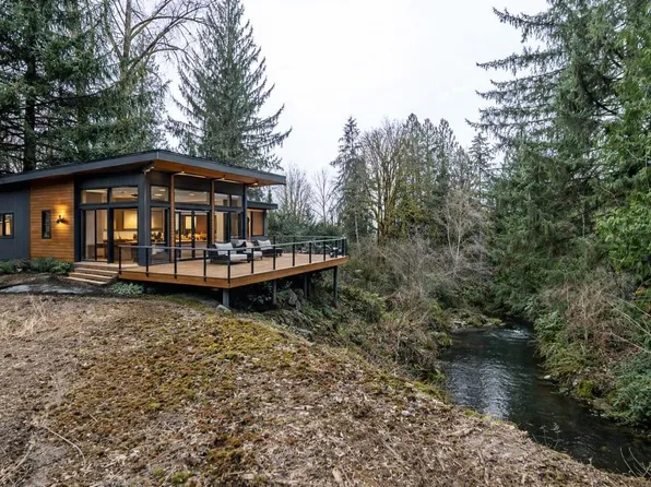 12041 256th St, Maple Ridge, BC V4R 1B5