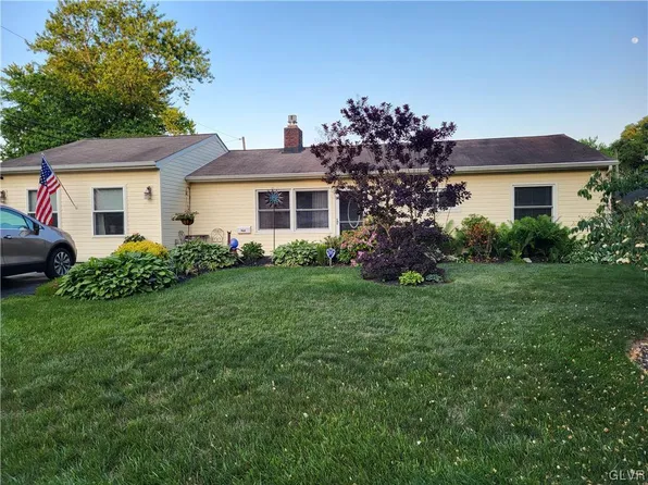 53 Birch Dr, Levittown, PA 19054