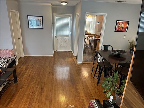 3rd image of 8956 Swinton Ave