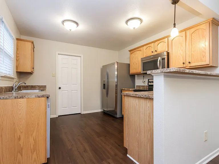 1351 Brooks Dr — Photo 5