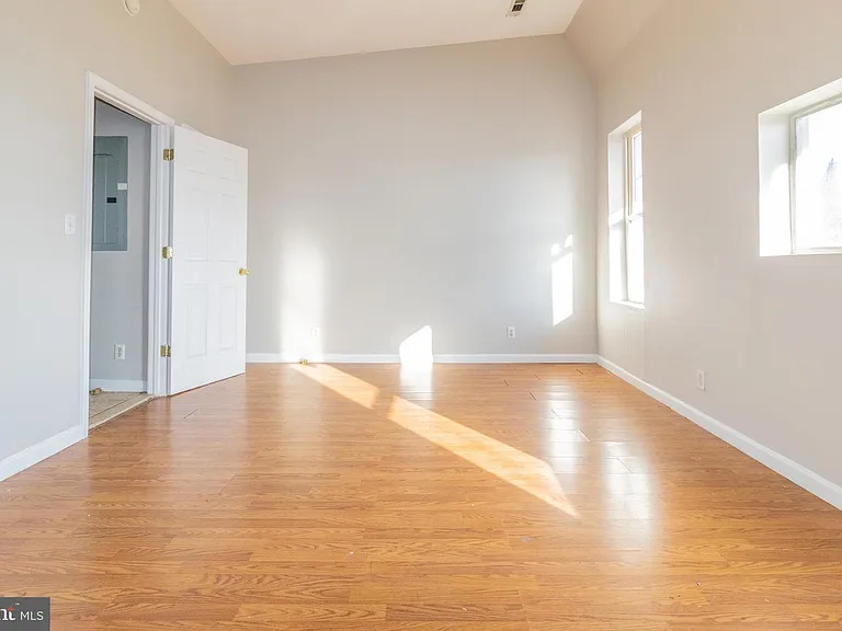 2124 Bolton St #3 — Photo 7