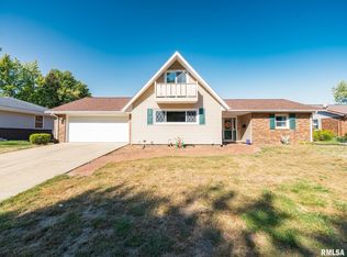 1833 Highwood Ave, Pekin, IL