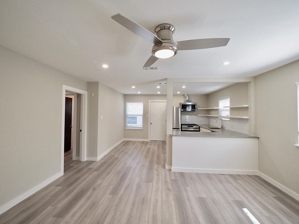 Beautifully remade duplex centrally located in central Austin near The Grove and Burnet area restaurants and shops.