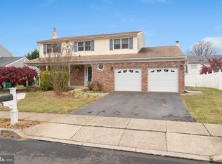 23 Hedgerow Dr, Fairless Hills, PA 19030