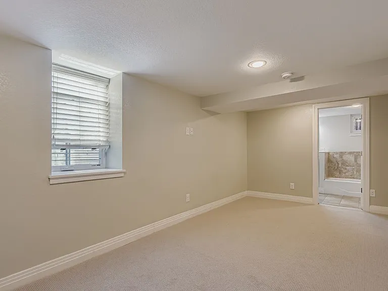 3334 W 37th Ave — Photo 5