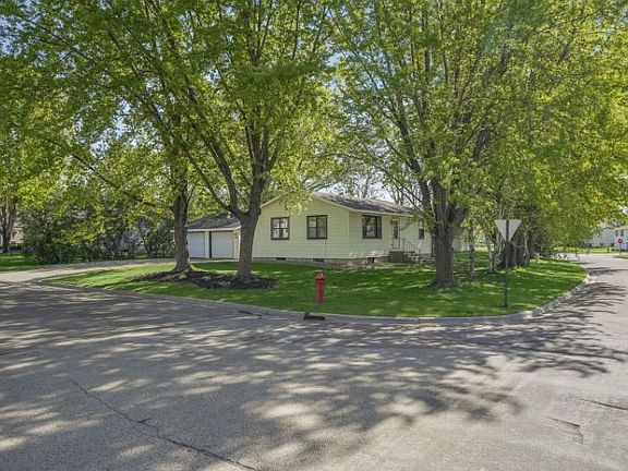 3rd image of 465 Cindy Ln