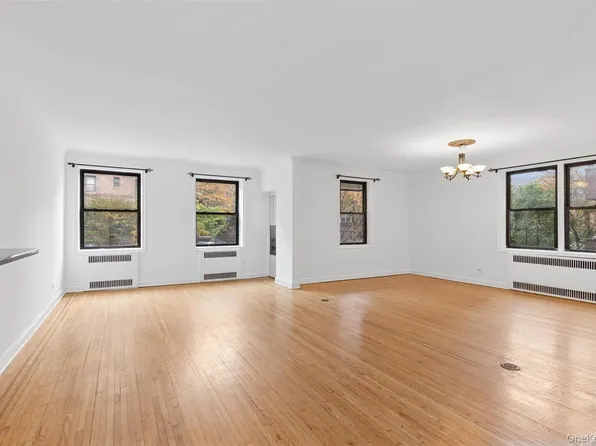 69-40 Yellowstone Boulevard #121, Forest Hills, NY 11375