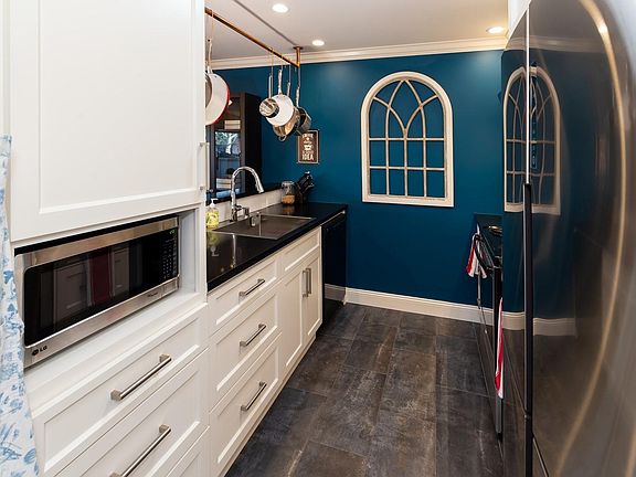 Kitchen / Appliances / Skylight