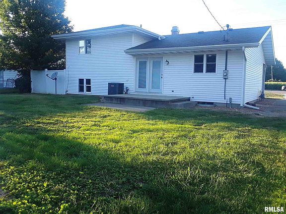 3rd image of 2424 Sangamon Ave