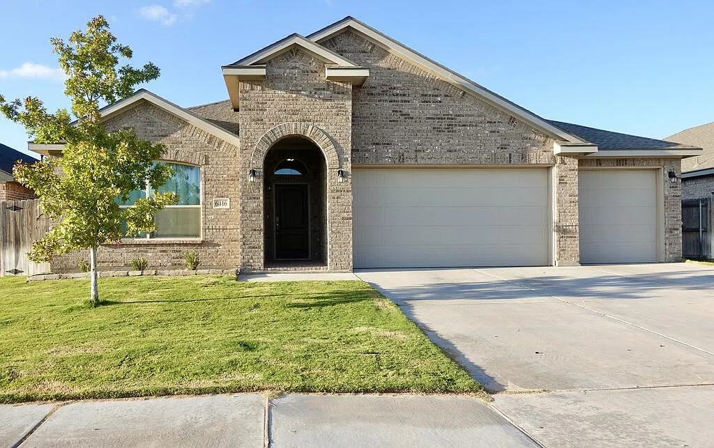 4 bed, 2.0 bath, 2060 sqft, $3,300 — Photo 2