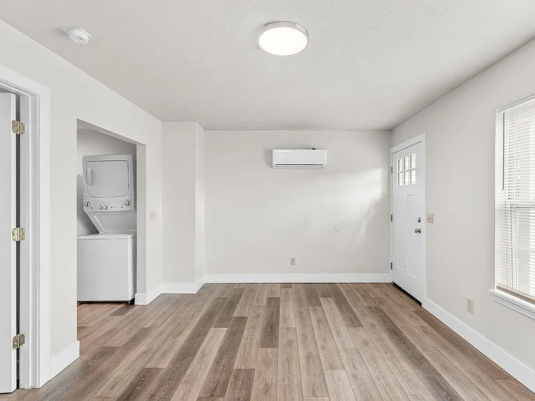 613 W Madison — Photo 7
