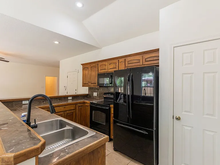 3310 Silver Oaks Dr — Photo 8