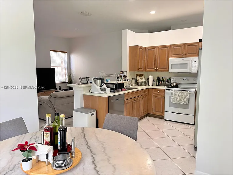 1074 Bluewood Ter — Photo 10