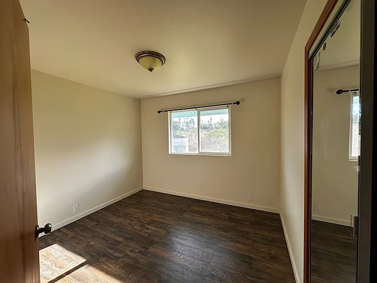 15-1300 Railroad Ave — Photo 5