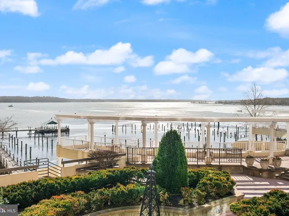 1250 S Washington St Unit 215, Alexandria, VA 22314