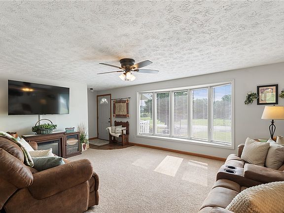 5th image of 417 East Rd