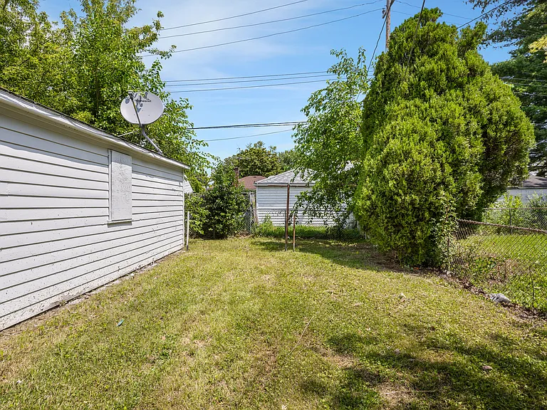 18947 Moross Rd — Photo 21