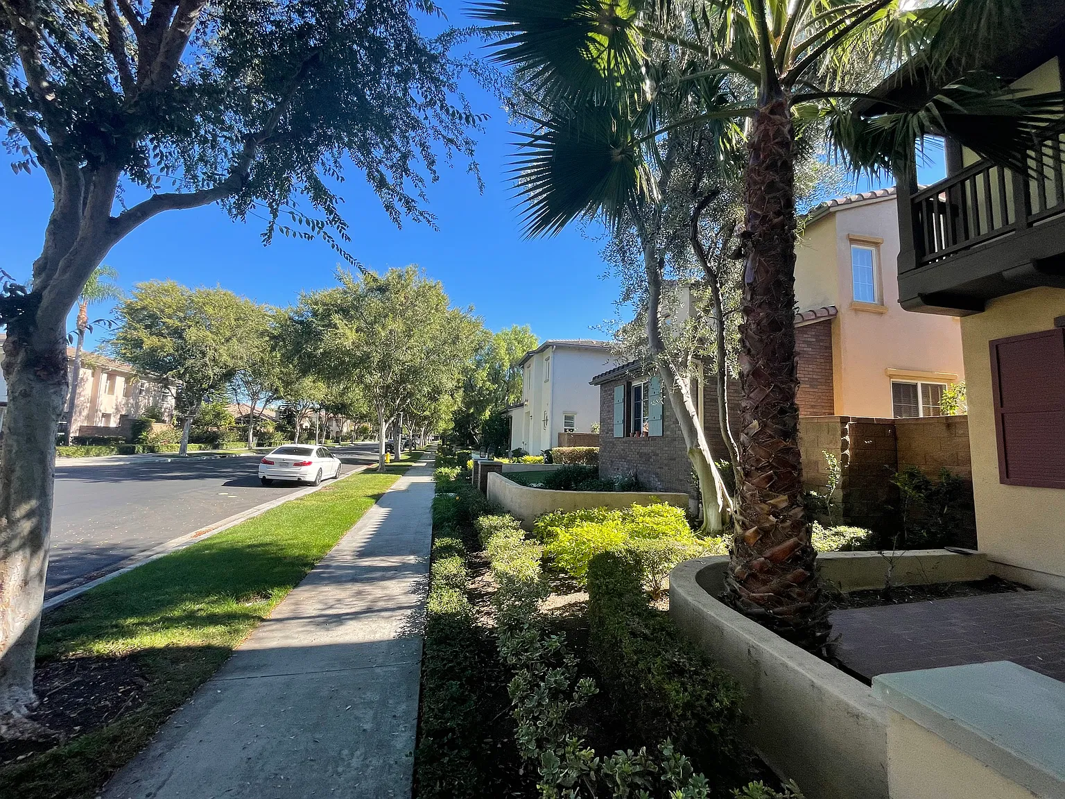 4 bed, 2727 sqft, $3,900 — Photo 2