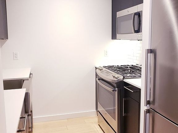 5th image of 535 W 43rd St APT S9h