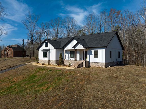 3rd image of 295 Oak Valley Dr