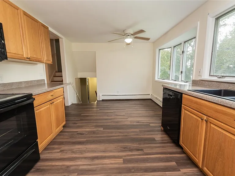 5 Adeane Dr W — Photo 9