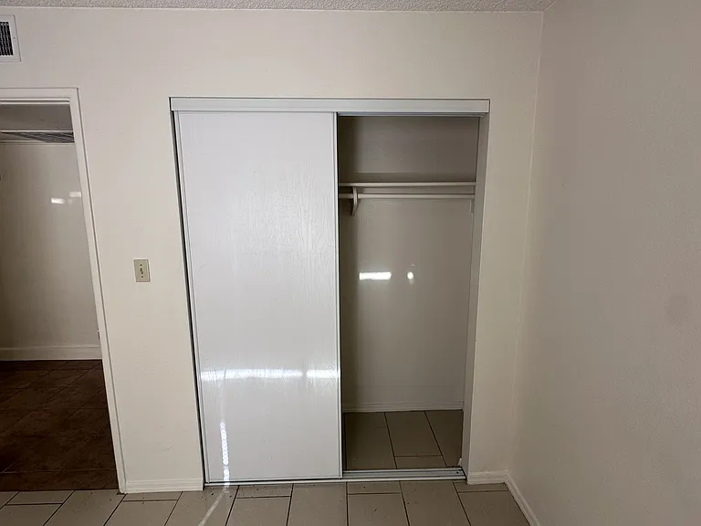 Bedroom 2 - Interior and closet