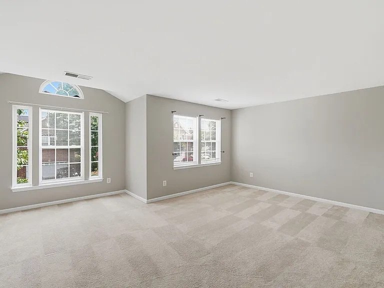 6008 Preswell Ct — Photo 8