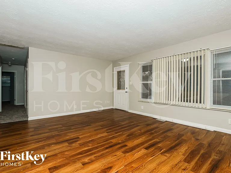 6402 W 15th St — Photo 5