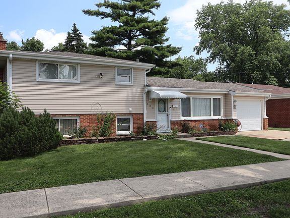 2nd image of 182 Roxbury Ln