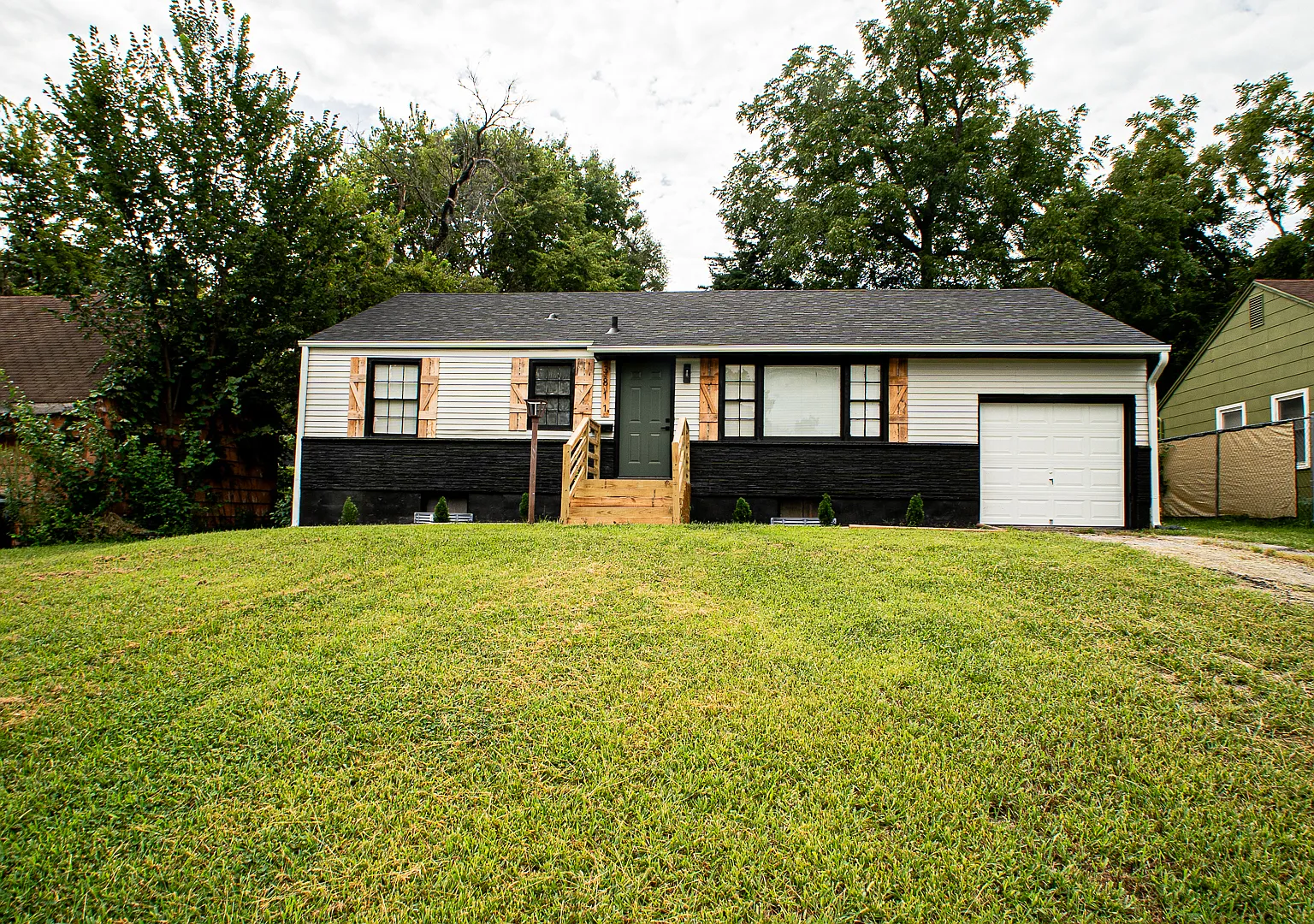 3 bed, 988 sqft, $1,700 — Photo 1