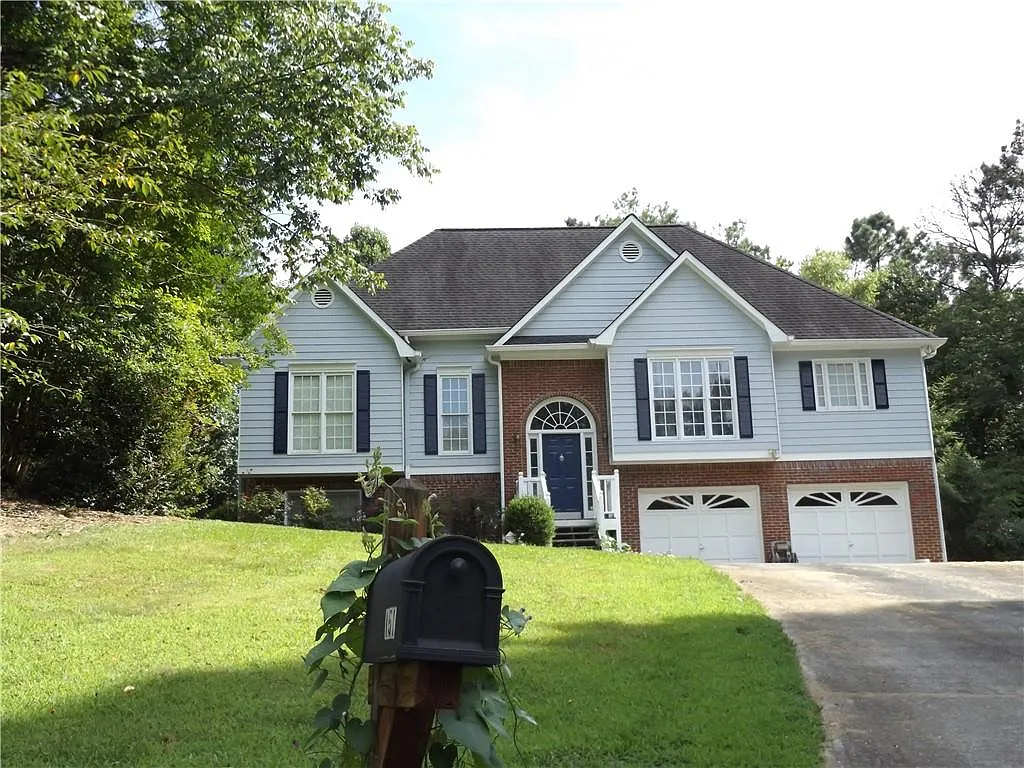 151 Thomas Dr photo 1
