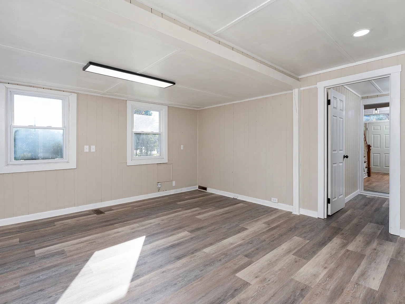 4 bed, 2.5 bath, 2100 sqft, $2,500 — Photo 3