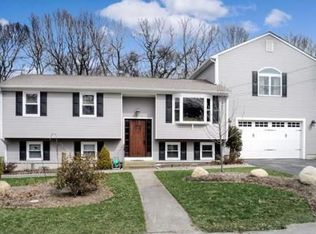 21 Barrett Dr, North Kingstown, RI 02852