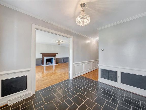 5th image of 100 Meadowgate Dr