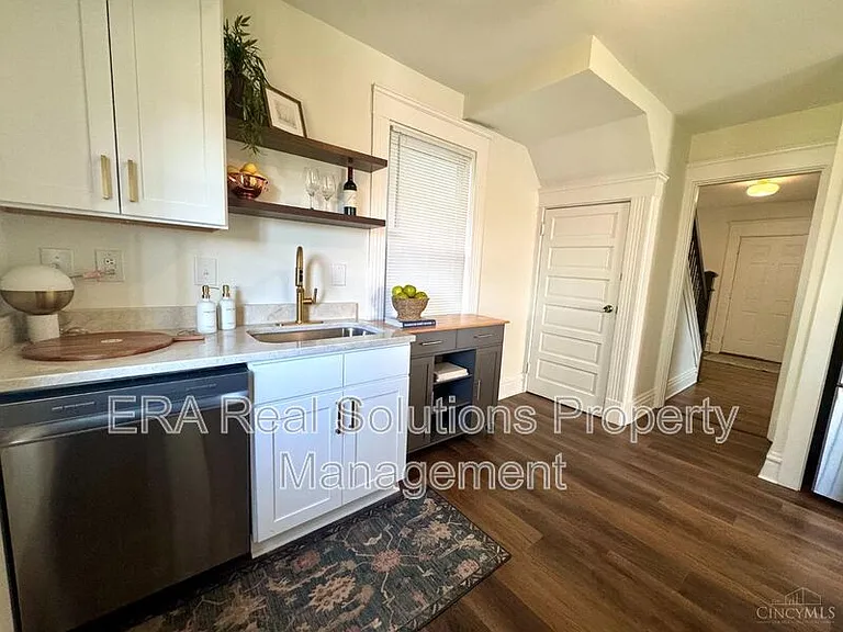 1600 Brewster Ave — Photo 11