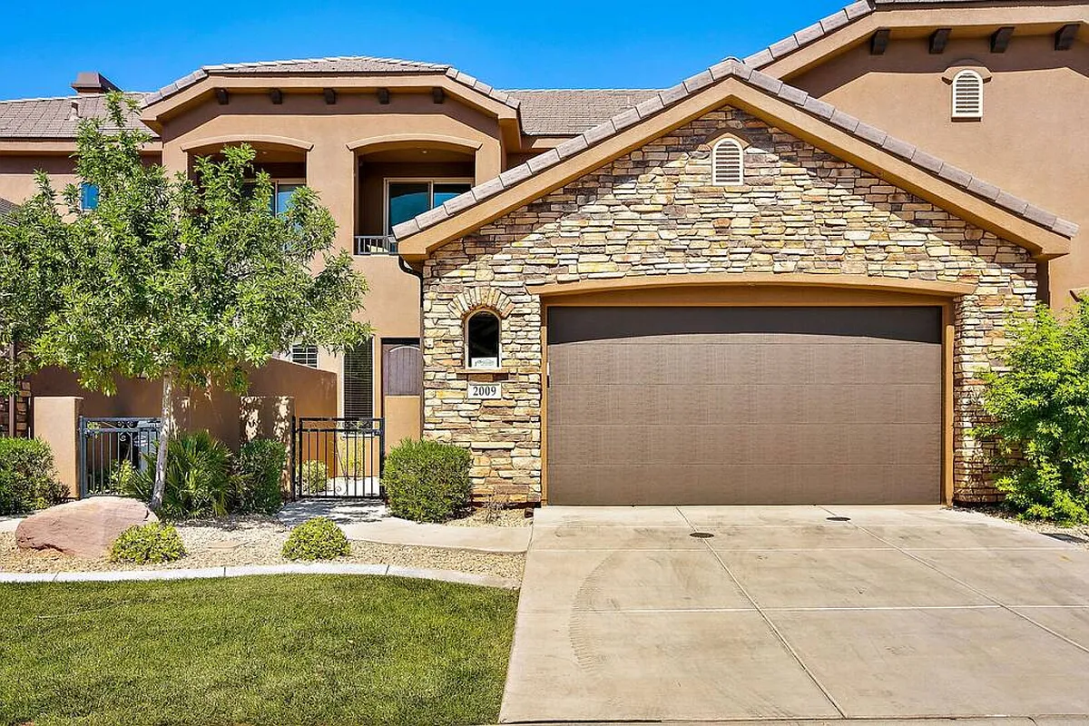Building Photo - N Coral Ridge Dr