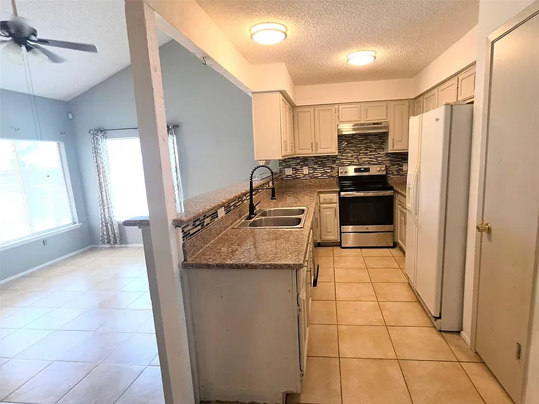10526 Chapel Hill Dr — Photo 8