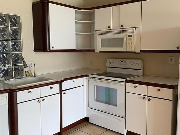 4th image of 1601 NE 191st St #B410