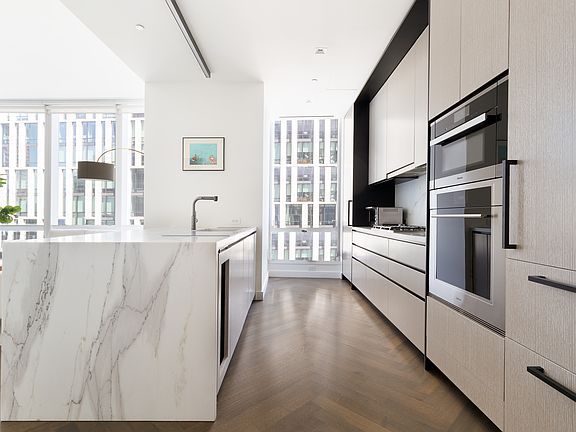 3rd image of 111 Murray St APT 12A