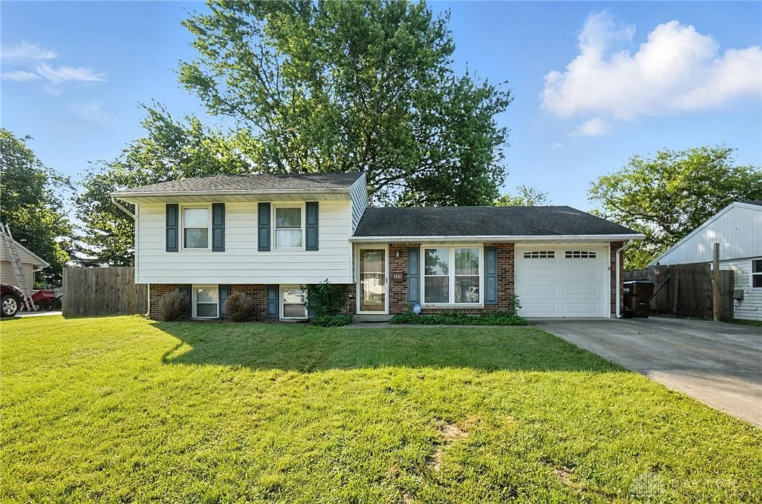 1881 Commonwealth Dr photo 1