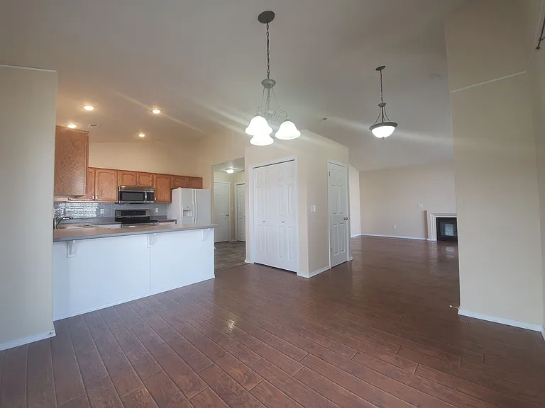 2421 S Arthur Ct — Photo 8