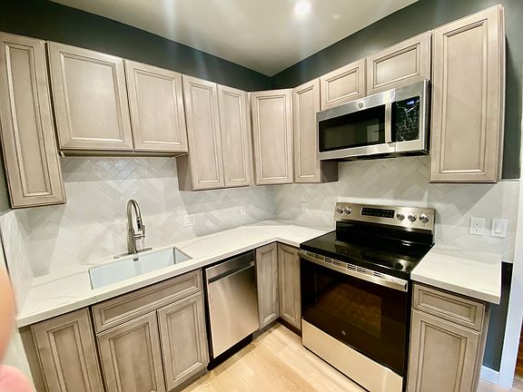 5th image of 1795 Chestnut St #8