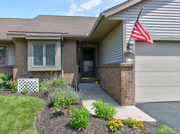 1644 Lakeview Dr, Zeeland, MI 49464