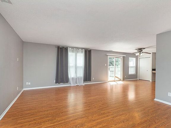 4th image of 1943 Dutch Elm Dr