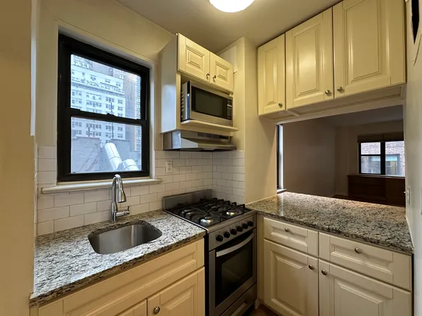 240 East 46th Street image 9 of 13