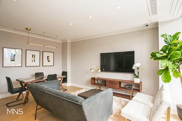 Rented by MNS Marketing | media 7