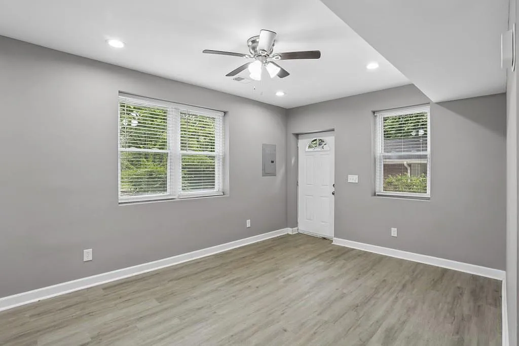 2 bed, 1.0 bath, 900 sqft, $1,500 — Photo 2
