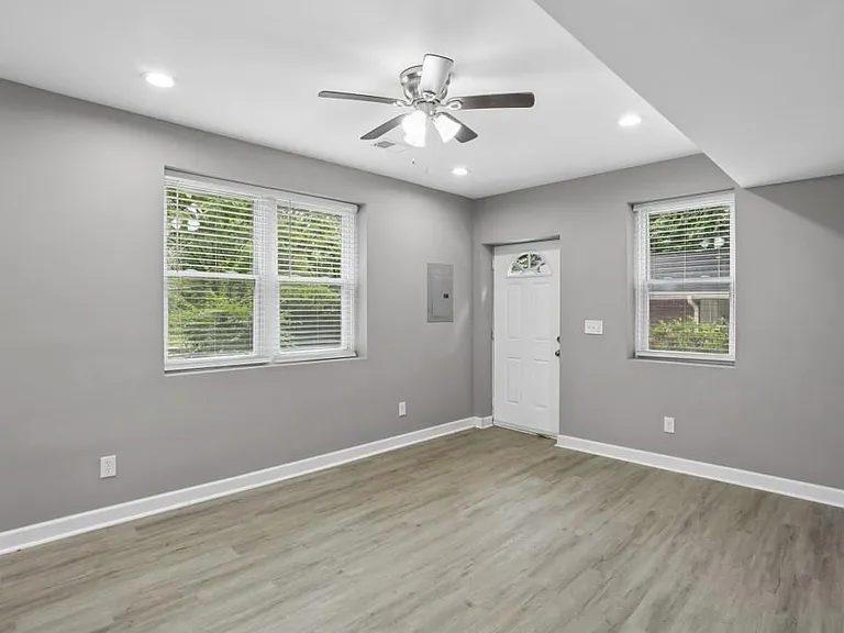 2893 White Oak Dr — Photo 2