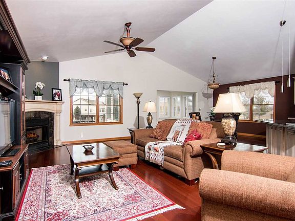5th image of 15632 Oakview Ln
