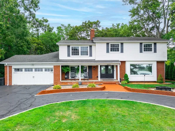 22271 W River Rd, Grosse Ile, MI 48138